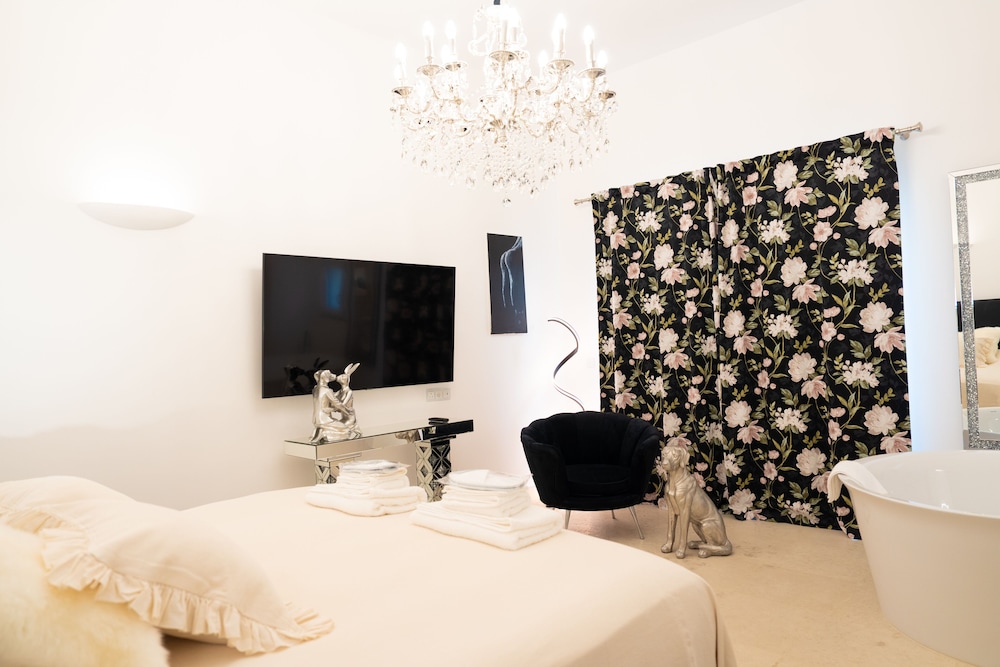 the white knight premium boutique hotel