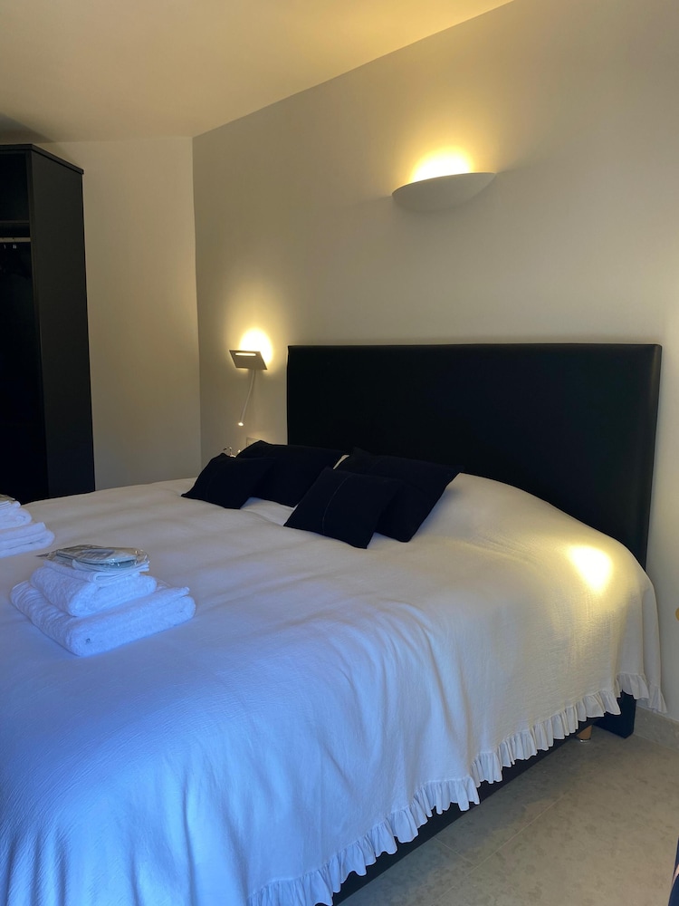 the white knight premium boutique hotel