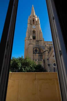 the white knight premium boutique hotel