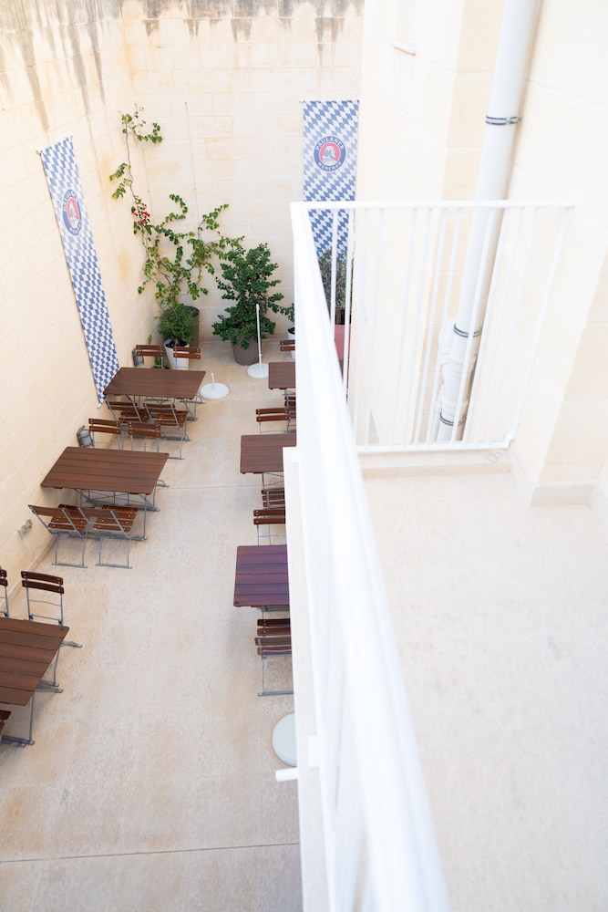 the white knight premium boutique hotel