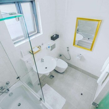 mt deluxe hotel asaba