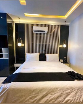 mt deluxe hotel asaba