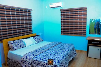 mt deluxe hotel asaba