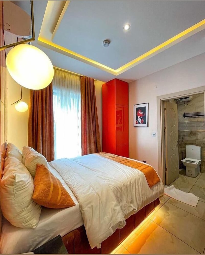 mt deluxe hotel asaba