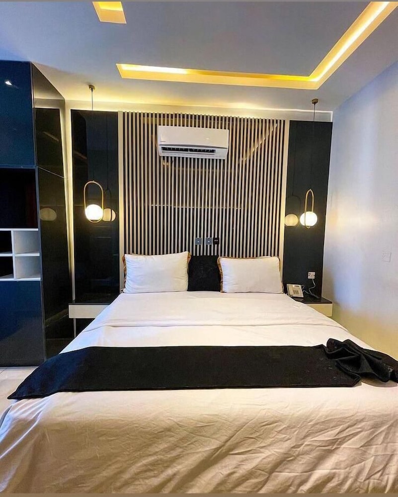 mt deluxe hotel asaba