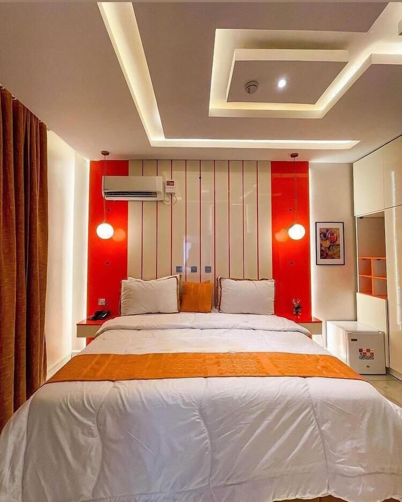 mt deluxe hotel asaba