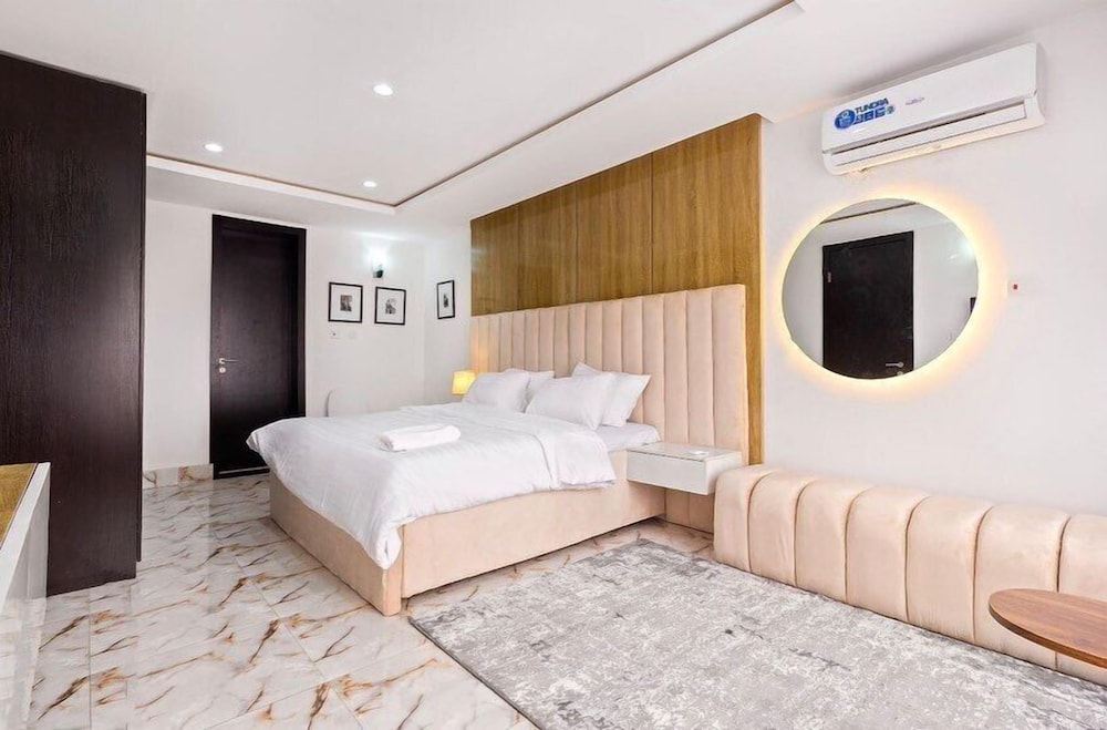 mt deluxe hotel asaba