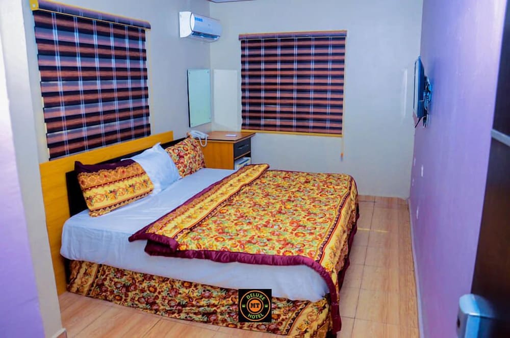 mt deluxe hotel asaba