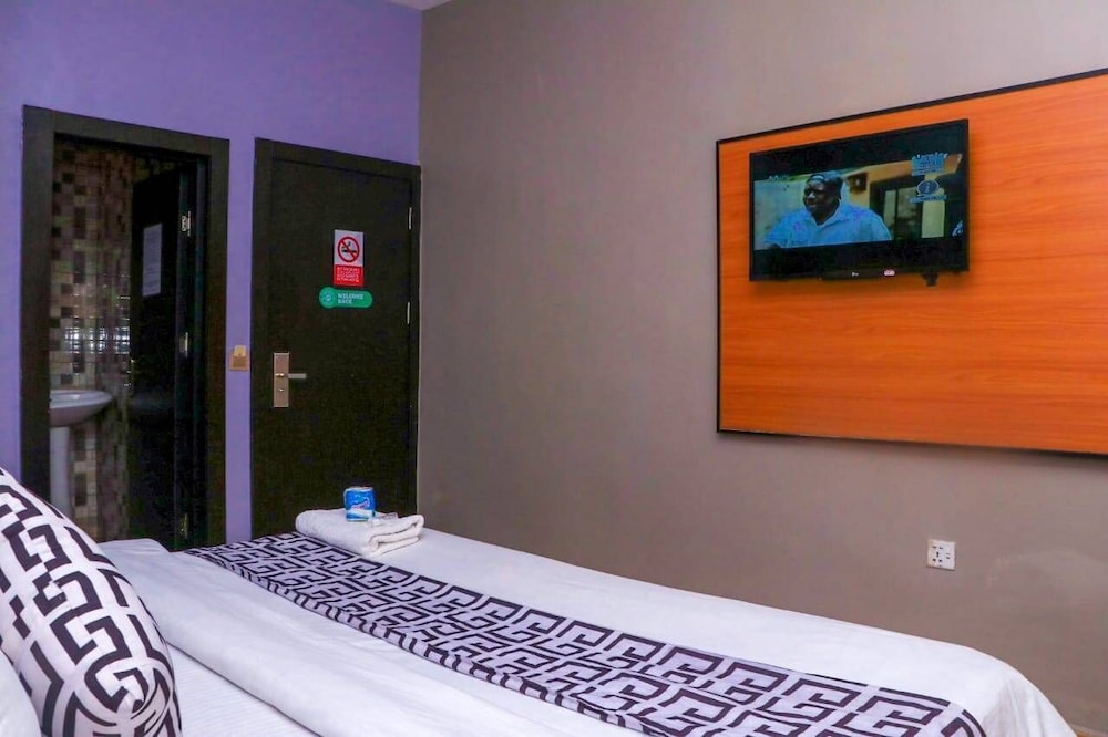 mt deluxe hotel asaba