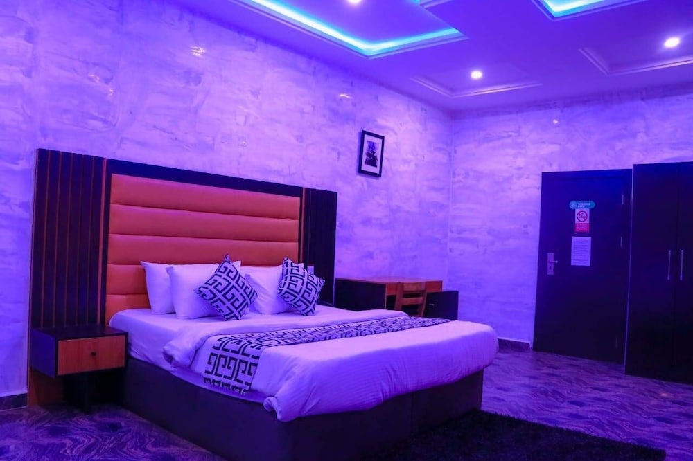 mt deluxe hotel asaba