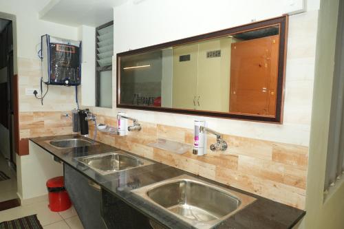 roscotel bay stays 2bhk near white town