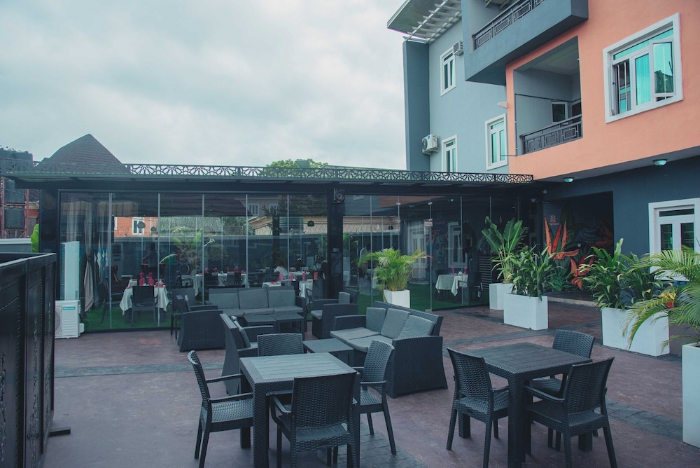 the violets hotel and apartments