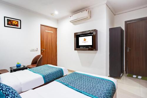 airport hotel chanakya