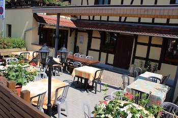 Hotel Restaurant Du Chasseur,70 Rte De Lyon,2 star