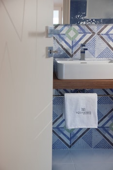 aquamaris design suite and spa