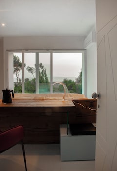 aquamaris design suite and spa
