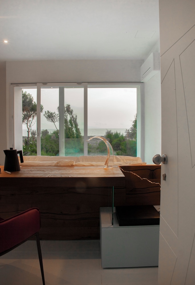 aquamaris design suite and spa