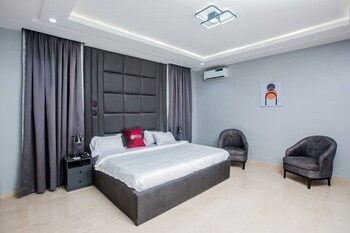 nitafi luxury hotel
