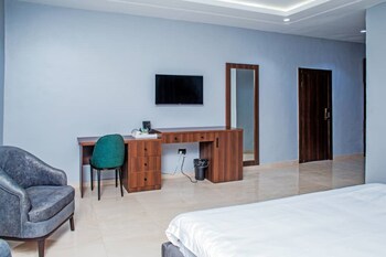 nitafi luxury hotel