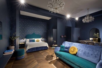 agora boutique stays