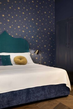 agora boutique stays