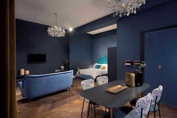 agora boutique stays