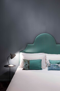 agora boutique stays