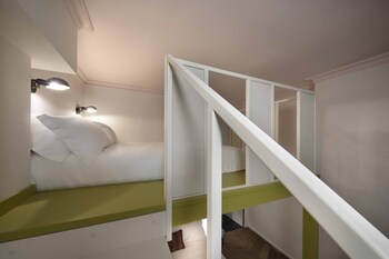 agora boutique stays