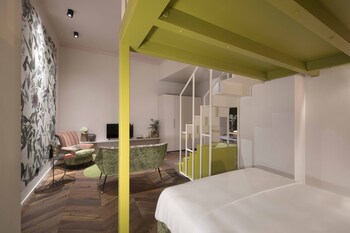 agora boutique stays