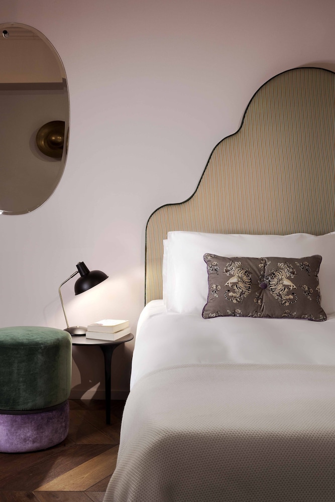 agora boutique stays