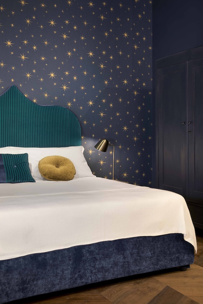 agora boutique stays