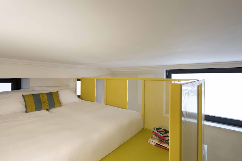 agora boutique stays