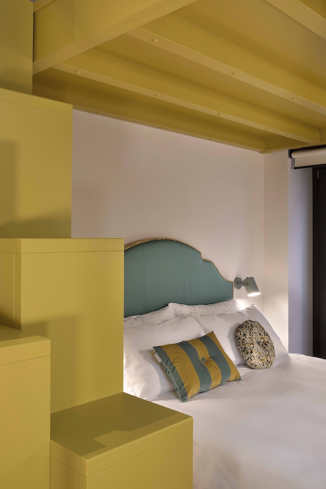 agora boutique stays