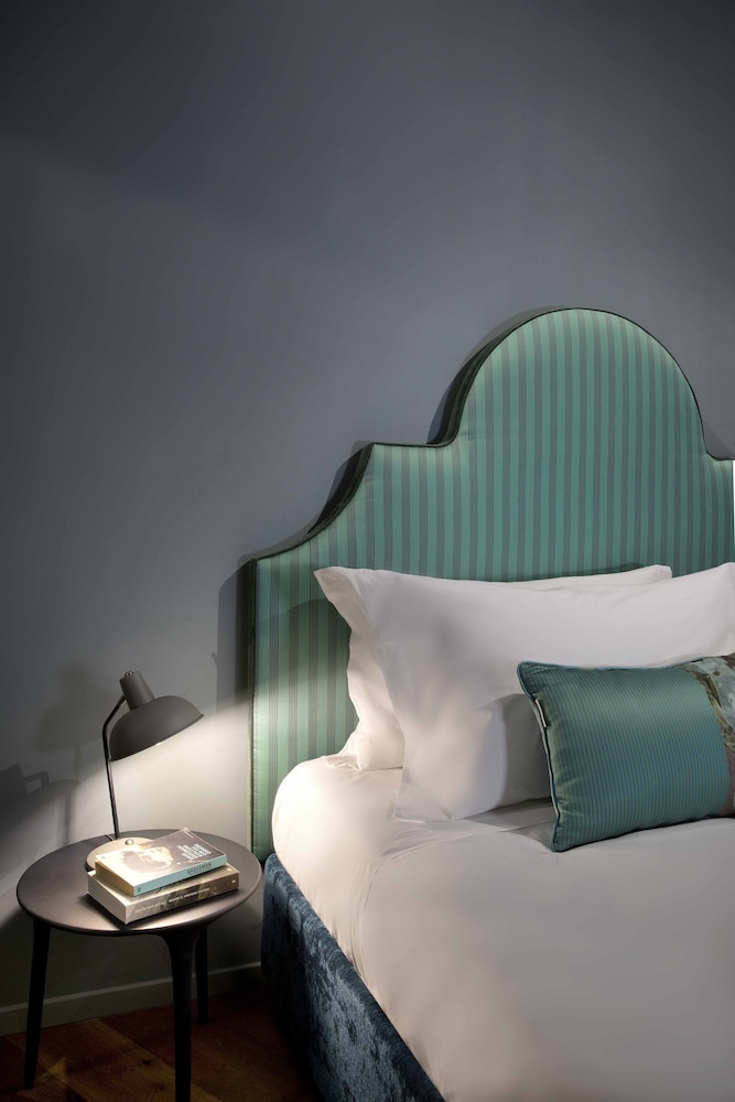 agora boutique stays