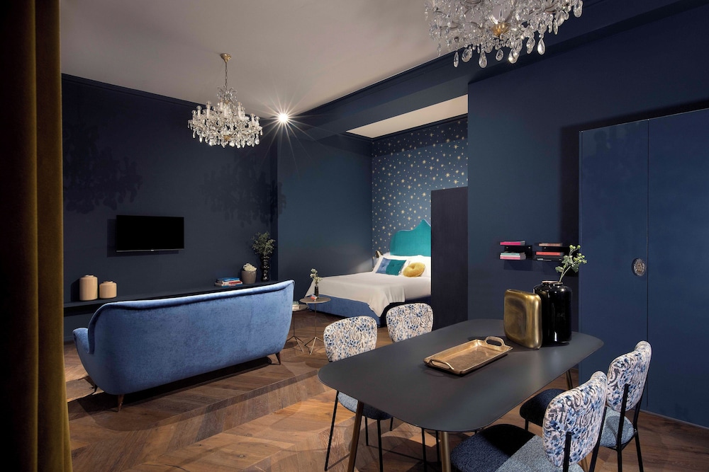 agora boutique stays