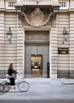 agora boutique stays