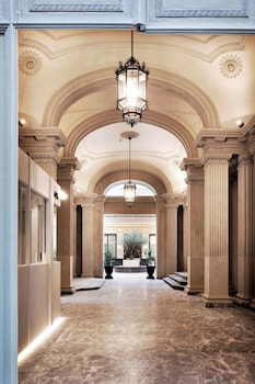 agora boutique stays