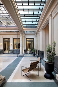 agora boutique stays