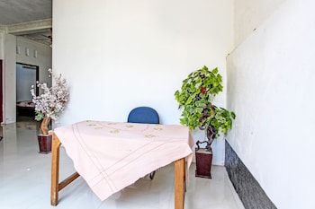 spot on 92156 adinda kost