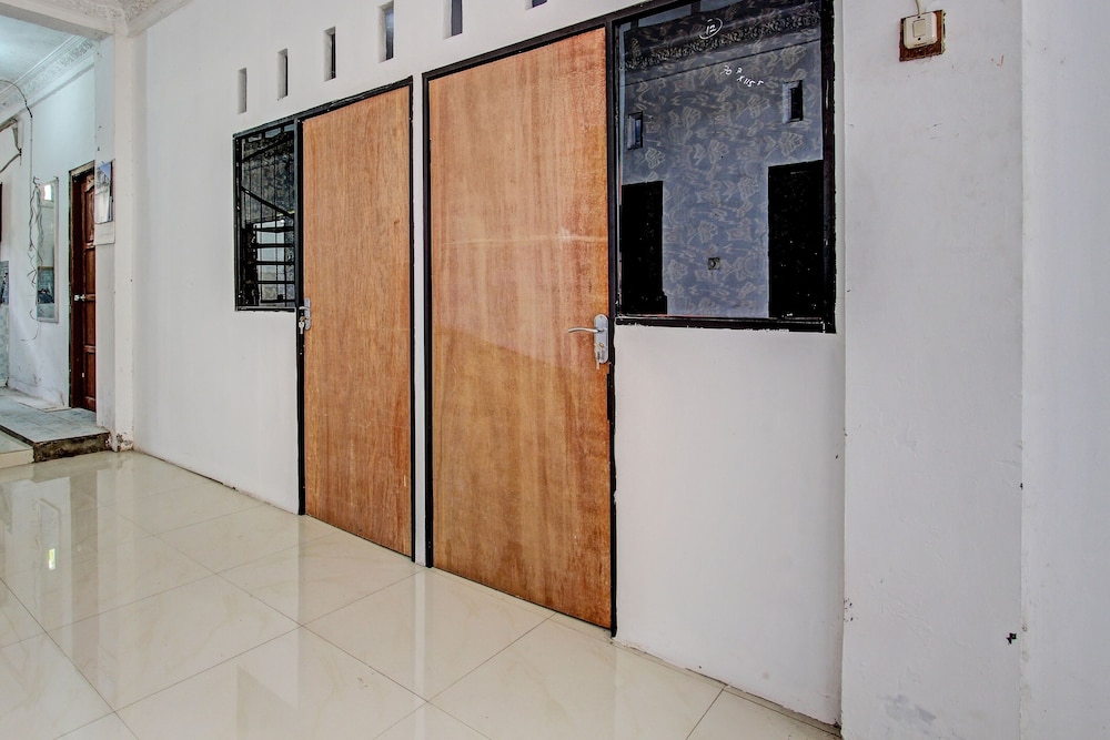 spot on 92156 adinda kost