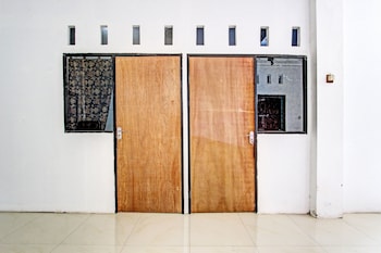 spot on 92156 adinda kost