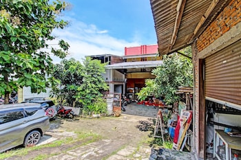 spot on 92156 adinda kost