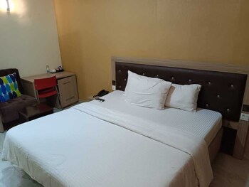 eleventh house hotel and suites