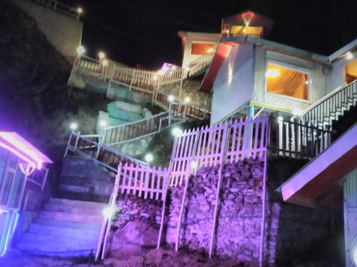 the wonderland cottages and cafe
