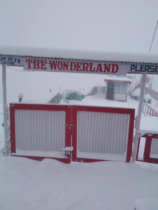 the wonderland cottages and cafe