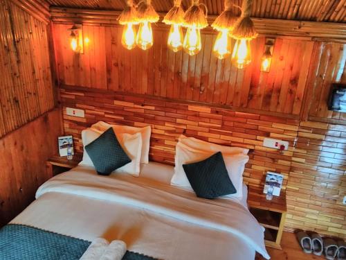 the wonderland cottages and cafe
