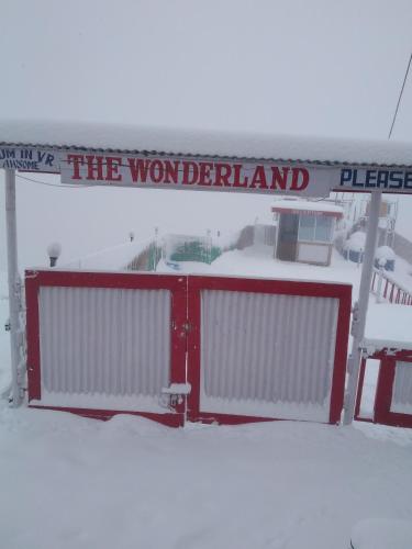 the wonderland cottages and cafe