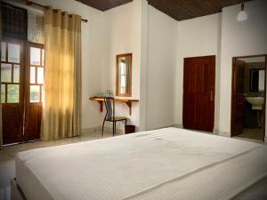 elepath lodge pinnawala