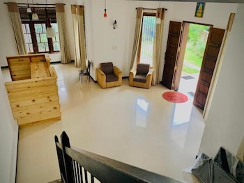 elepath lodge pinnawala