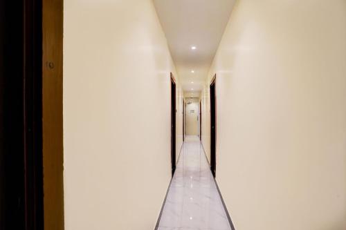 hotel airport crown near saki naka